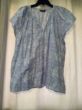 Denver Hayes Light Blue Leaf-Print Button Front Blouse